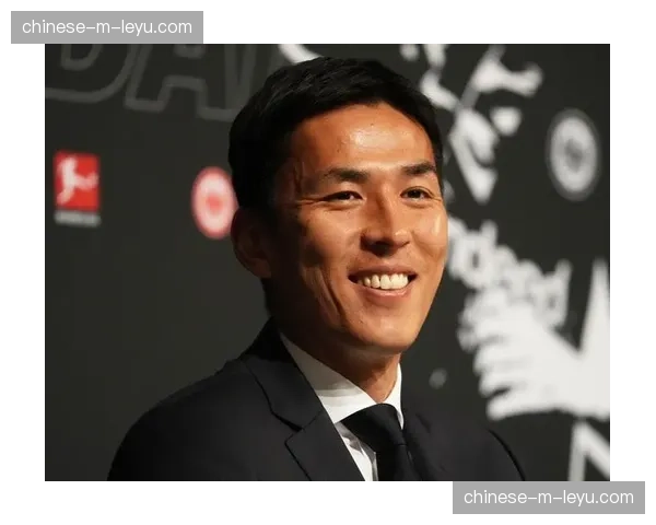 法兰克福官方确认，日本球员长谷部诚季末退役后进入教练组