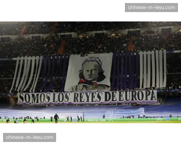 球迷看台展示巨型Tifo,致敬即将退役的毕巴老将穆尼亚因 球迷看台展示巨型Tifo,致敬即将退役的毕巴老将穆尼亚因