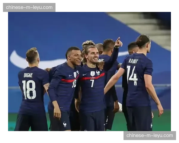 花絮：多国运动员在奥运村交换队服徽章，中国熊猫徽章最受欢迎